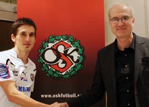 Armend Alimi (L) with Örebro's director of sport Lennart Sjögren; photo: oskfotboll.se